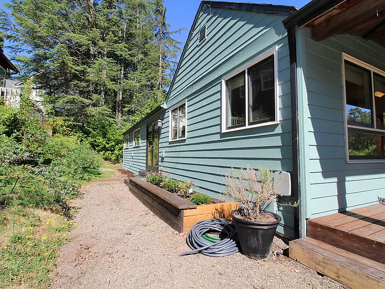 9233 SW Brier Pl — Photo 23