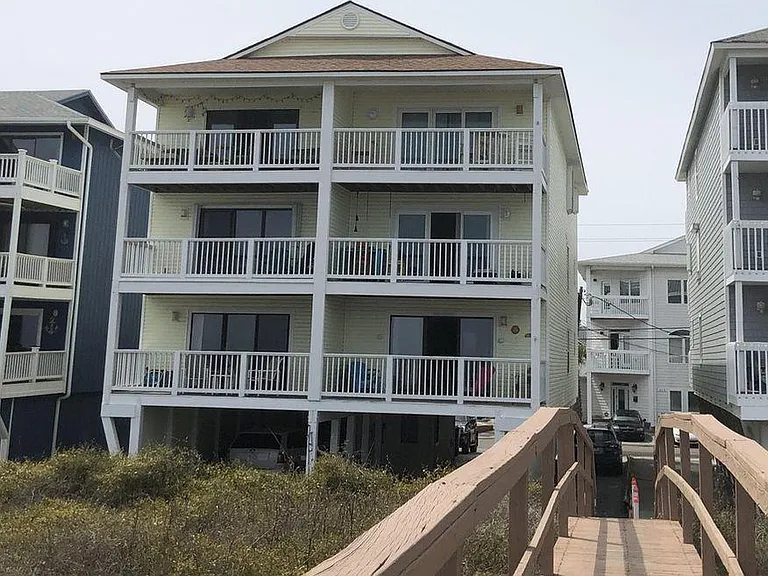 612 Carolina Beach Ave N #1A — Photo 1