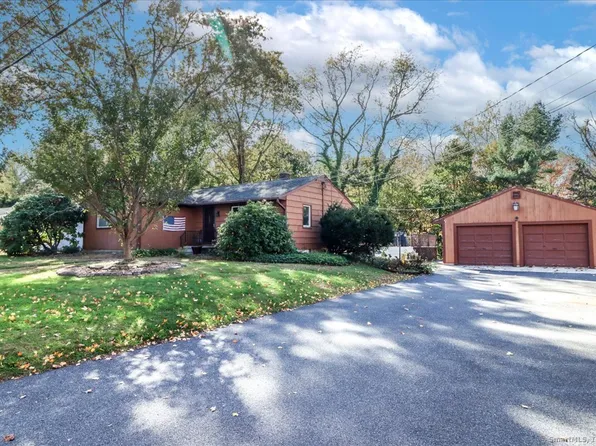 10 Lake Road, Woodbury, CT 06798