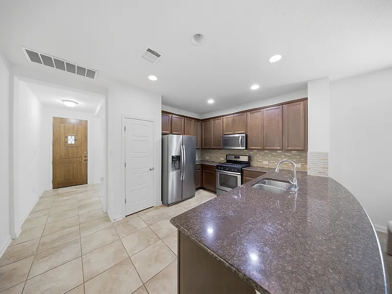8707 Straight Oaks — Photo 7
