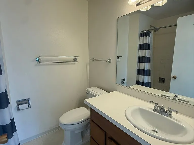 1952 Thorndyke Ave W — Photo 11