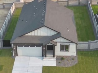 7843 Cardinal Peak St, West Richland, WA 99353