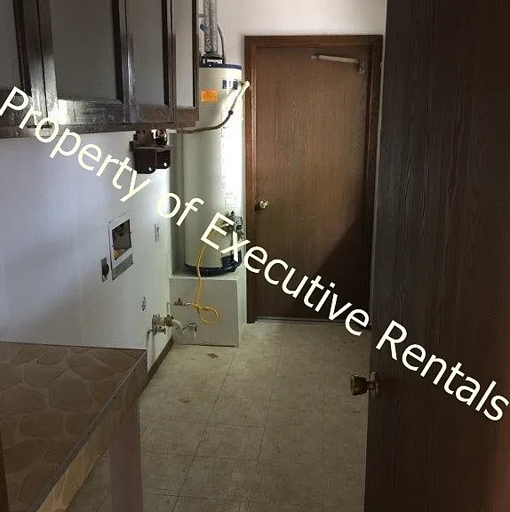 1733 Aspen Ave — Photo 10