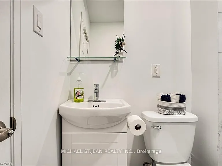 24 Vansitmart Ave — Photo 21