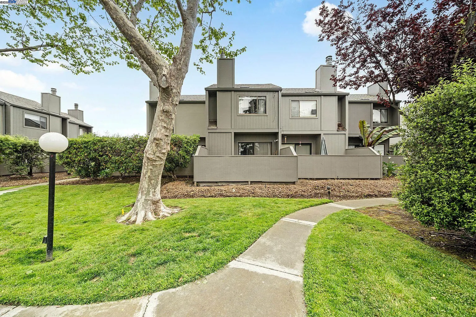 1044 Clubhouse Dr photo 1