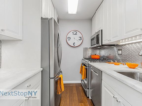 3rd image of 245 E 54th St APT 17A