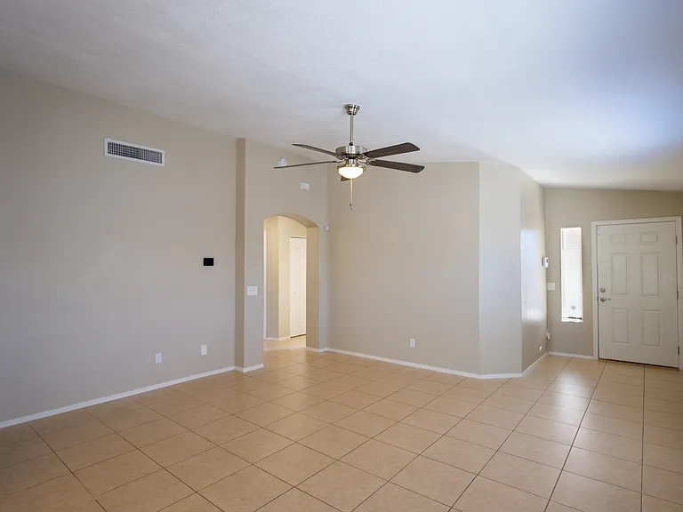 1672 W Wood Crest Ct — Photo 4