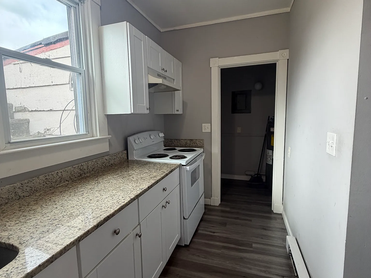 3 bed, 1200 sqft, $1,800 — Photo 2
