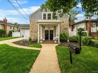 17 Oxford St, Malverne, NY 11565