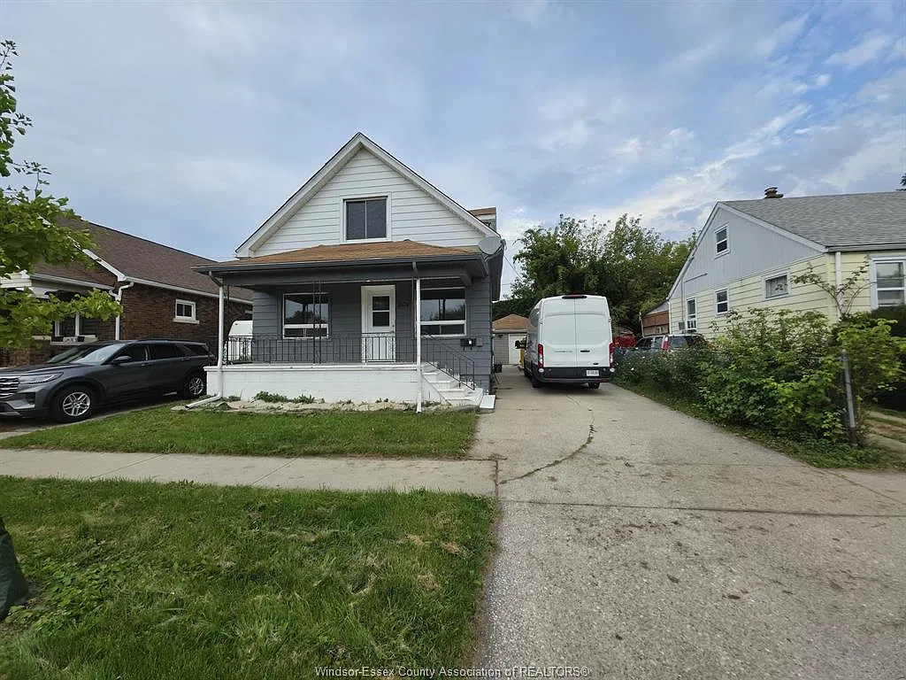 3 bed, $2,000 — Photo 3