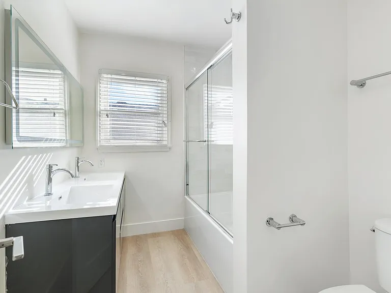 9222 Alden Dr #7 — Photo 12