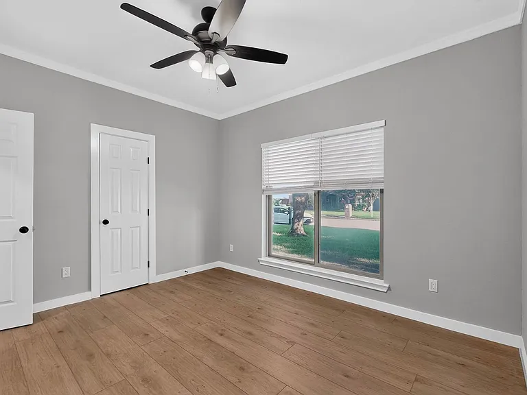 817 Sycamore Creek Rd — Photo 32
