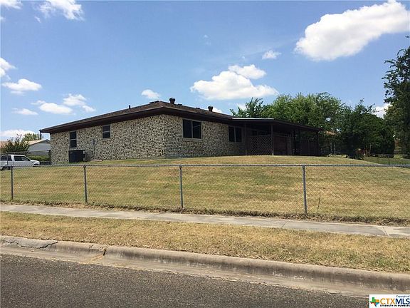 3rd image of 1002 Shiela Dr