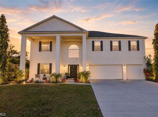 812 SW 11th Ct, Cape Coral, FL 33991