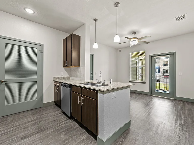 Cross Timbers Apartments — Photo 30