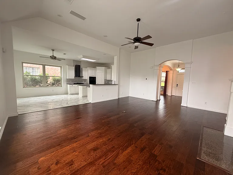 11821 Cotswold Dr — Photo 4
