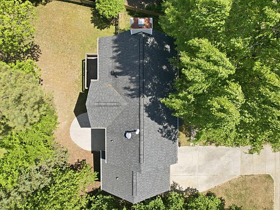 2nd image of 2201 Roswell Rd