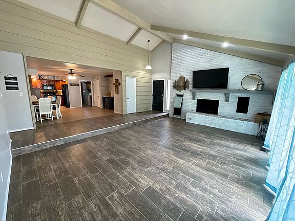 5th image of 1705 Gingham Ln
