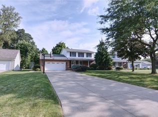 2239 Oak Point Dr, Akron, OH 44321