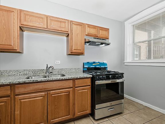 4th image of 7024-7026 S Clyde Ave #1S