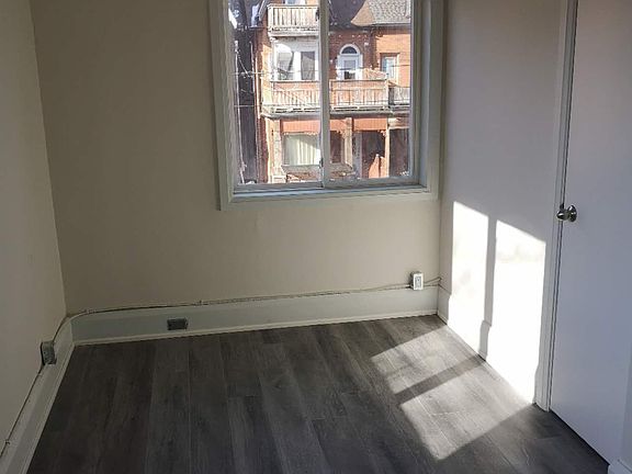 3rd image of 5 Sorauren Ave Unit 5