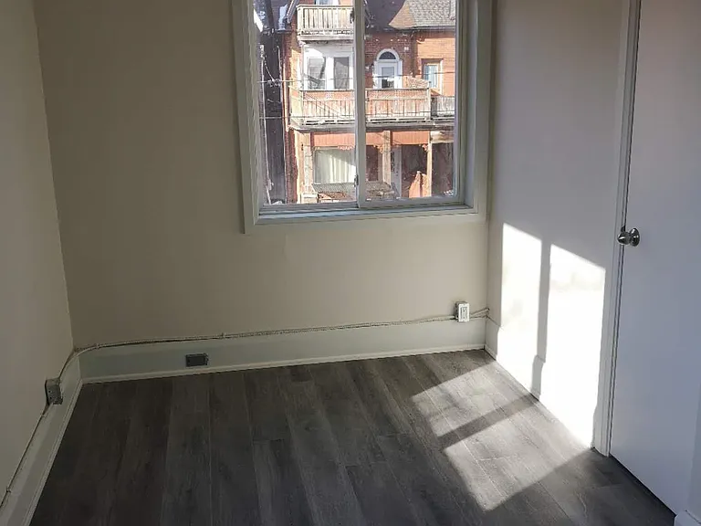 5 Sorauren Ave #5 — Photo 3