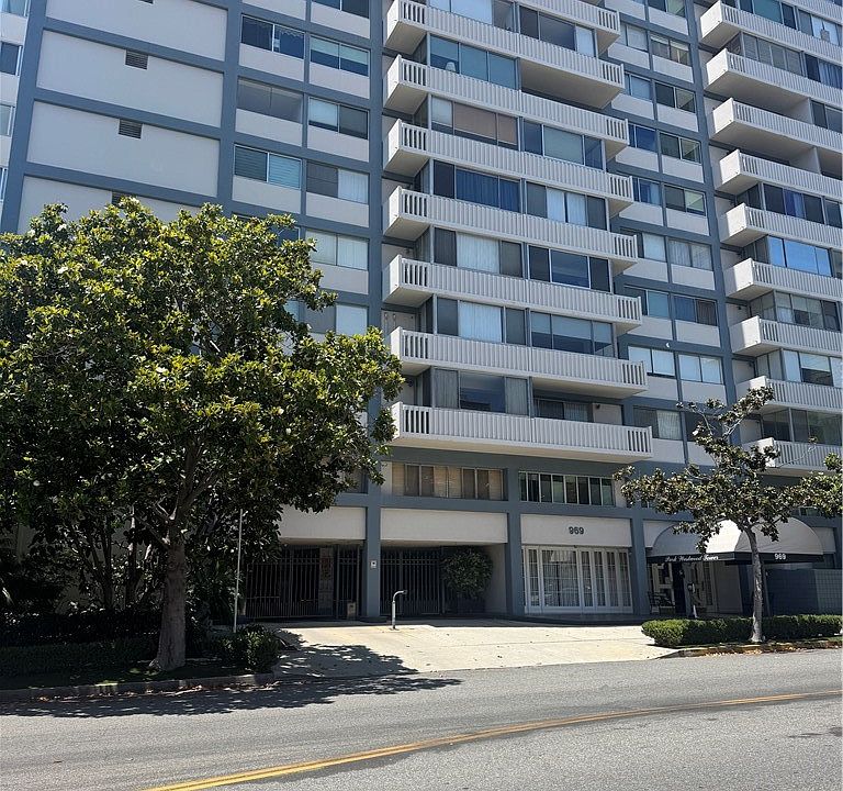 1st image of 969 Hilgard Ave #1400