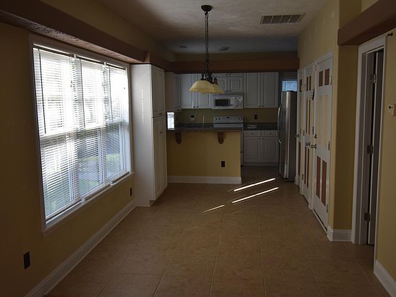 5th image of 400 Sea Knight Lane