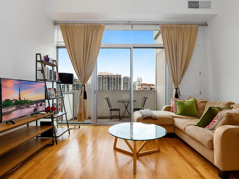 630 N Franklin St #1117 — Photo 3