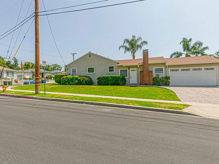 10929 Whitegate Ave — Photo 3
