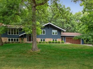 12010 Mayflower Cir, Minnetonka, MN 55305