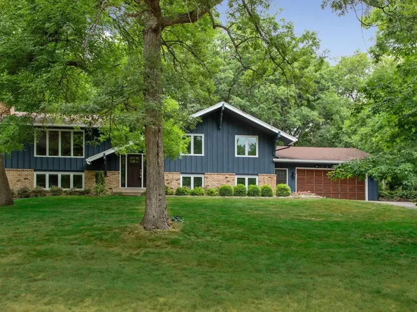 12010 Mayflower Cir, Minnetonka, MN 55305