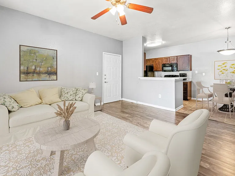 River Oaks Villas Apartments — Photo 7