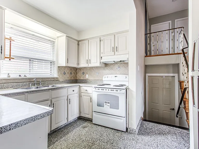 33 Paulvale Cres #UPPER — Photo 14