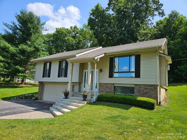 6868 Eastbourne Dr, Gregory, MI 48137