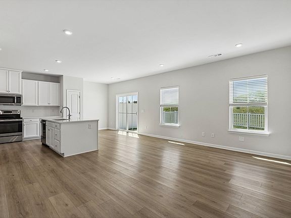 5th image of 1322 Crescent Ridge Dr