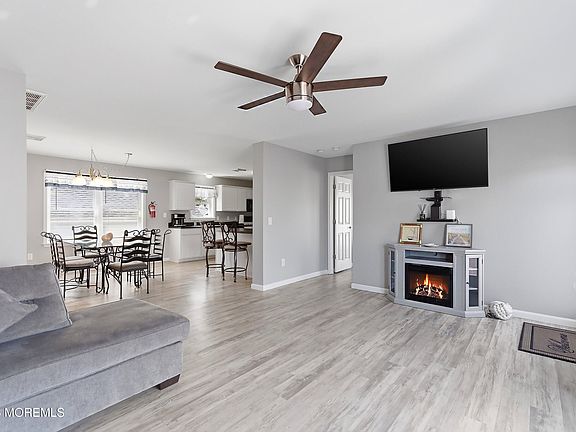 5th image of 334 E Bayview Avenue