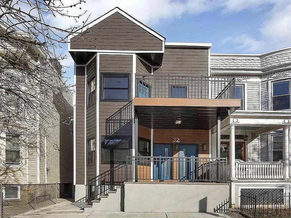 Front of 32 Charles