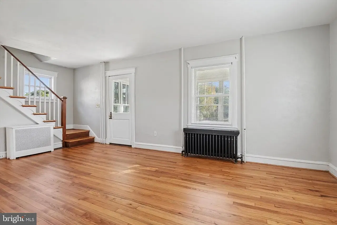 3 bed, 1.5 bath, 5663 sqft, $2,095 — Photo 4