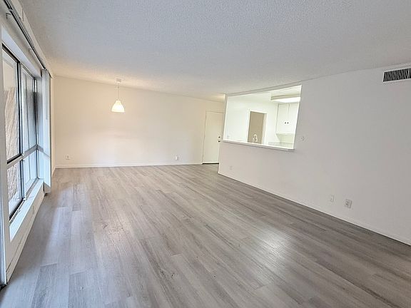 5th image of 1127 E Del Mar Blvd APT 118