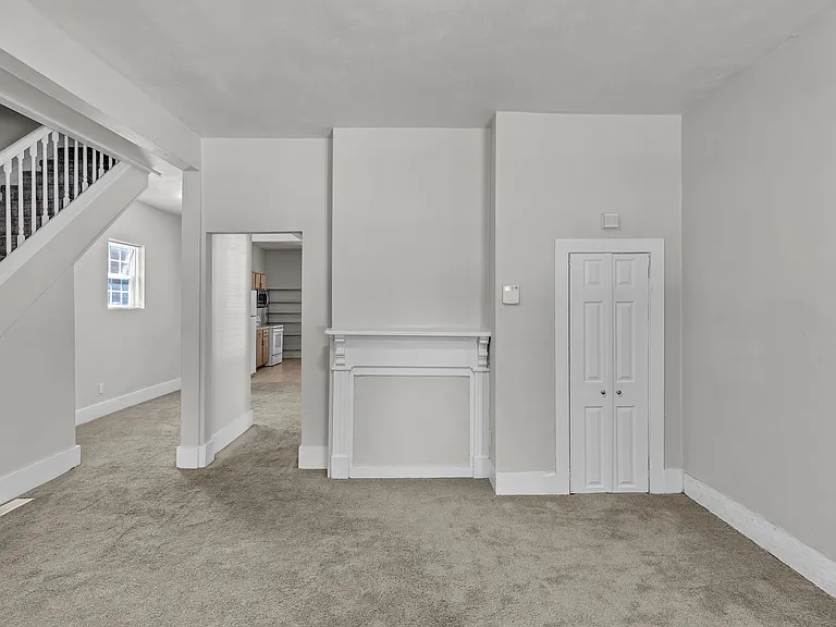 1359 W 40th St — Photo 10