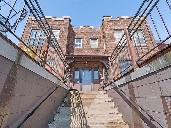 3rd image of 875 Saint Clair Ave APT 3