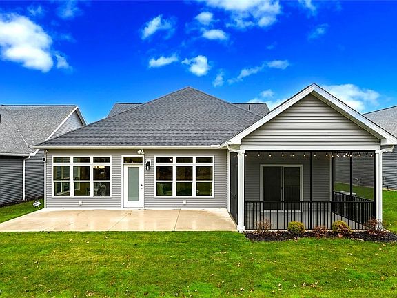 2nd image of 2080 Hawthorn Ct