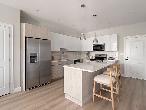 5th image of 13 Wentworth Rd #402