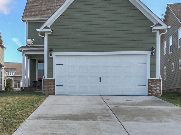 2nd image of 2880 Americus Dr