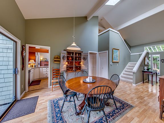 5th image of 6585 NE Honeysuckle Ln