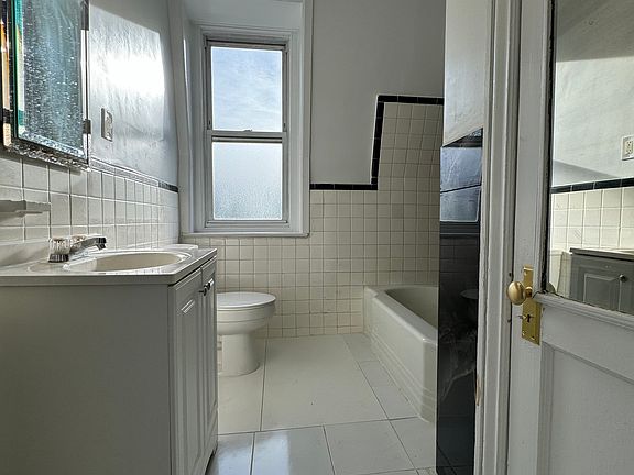 4th image of 423 S 51st St Floor 3