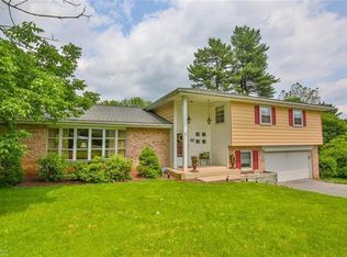 539 Pine Top Dr, Bethlehem, PA 18017