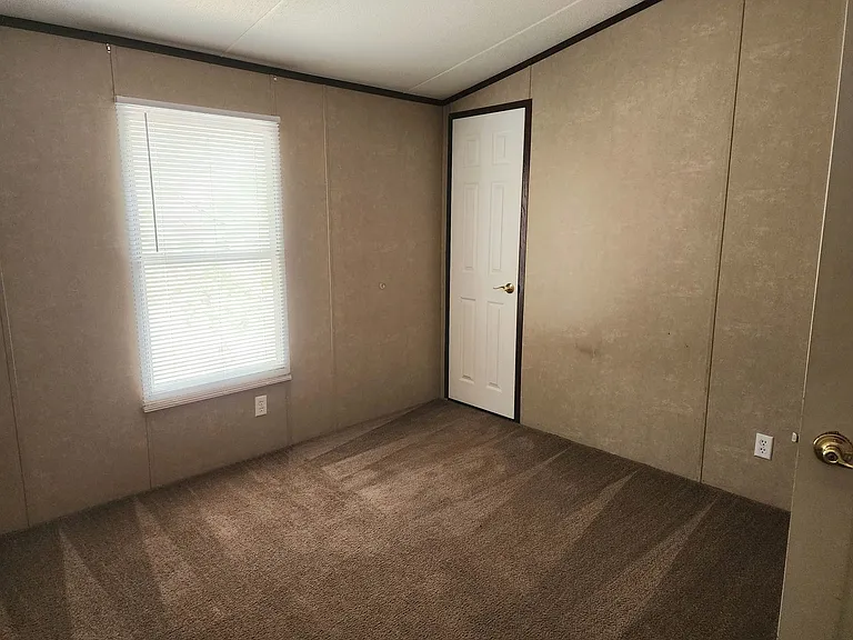 413 N Avenue K — Photo 15