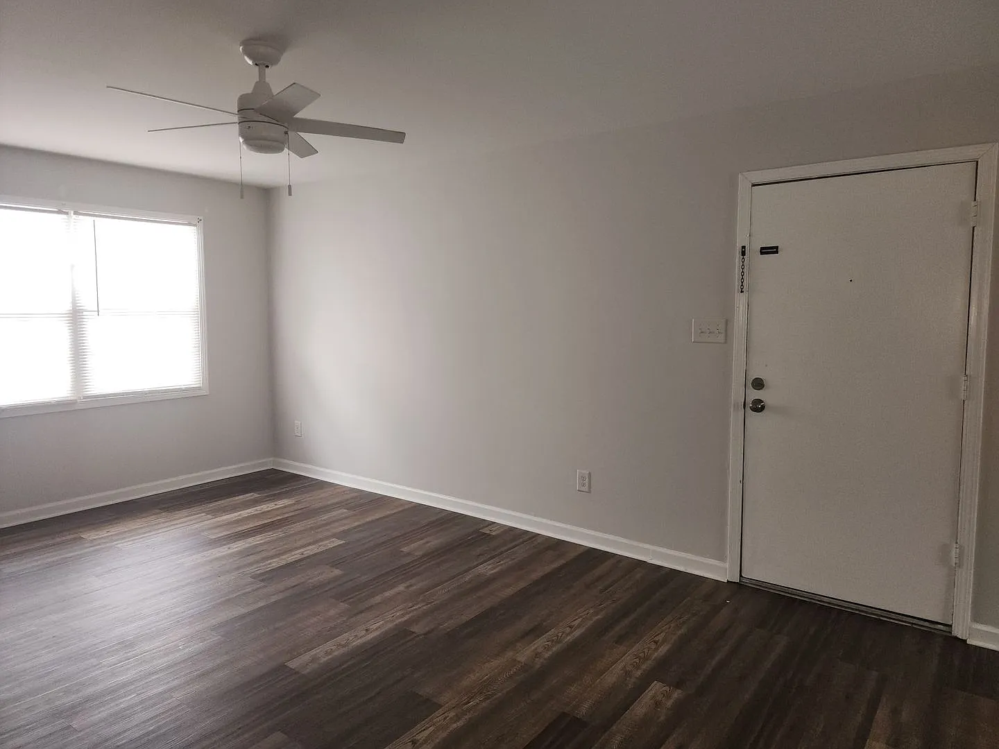 616 Davie Avenue — Photo 4
